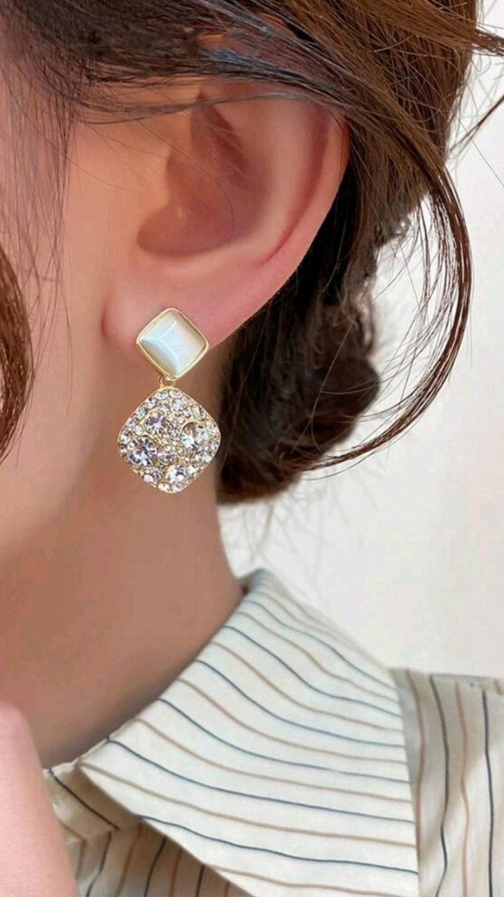 Gold Rhinestone Earring JU0281