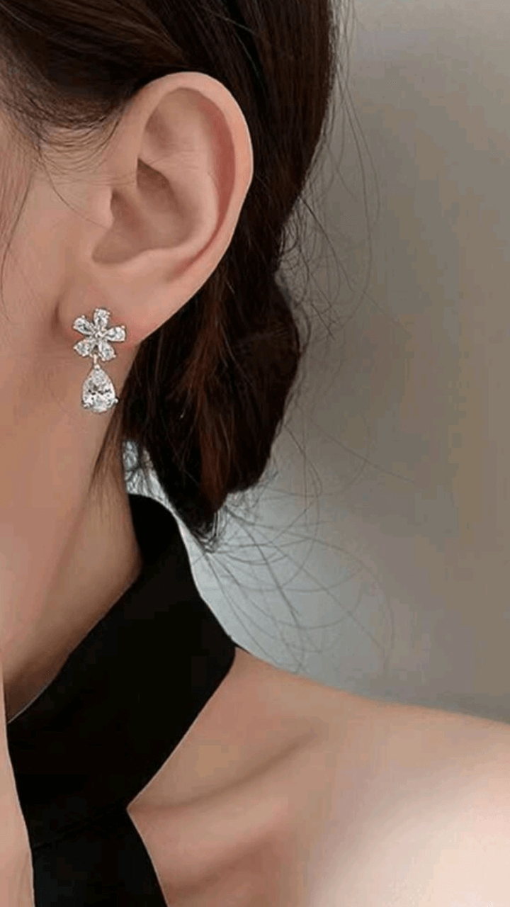 Silver Rhinestone Flower Earring JU068