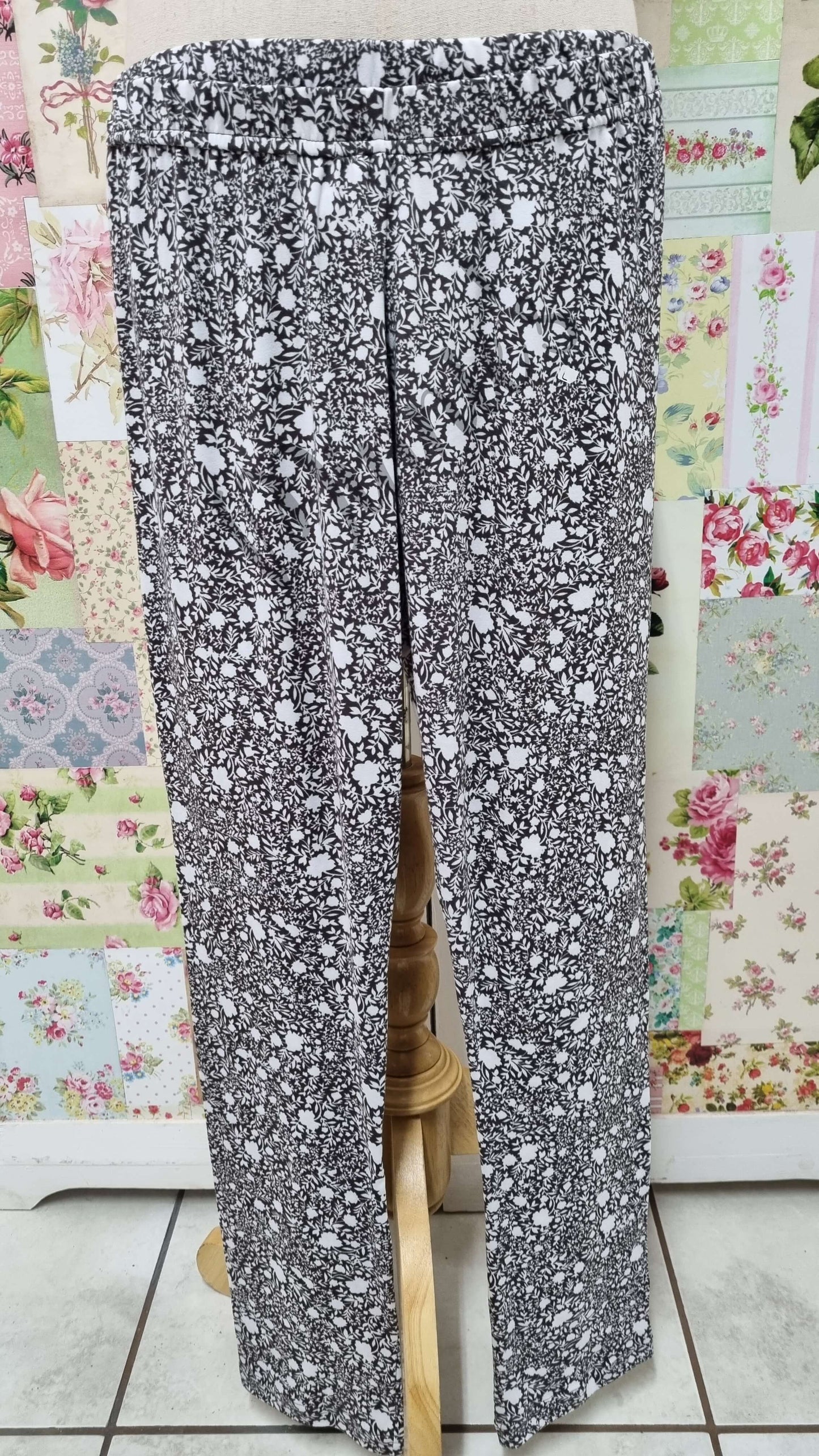 Mocha & White Floral Legging SH082
