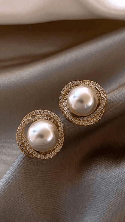 Gold & Pearl Round Earrings Earrings JU0298