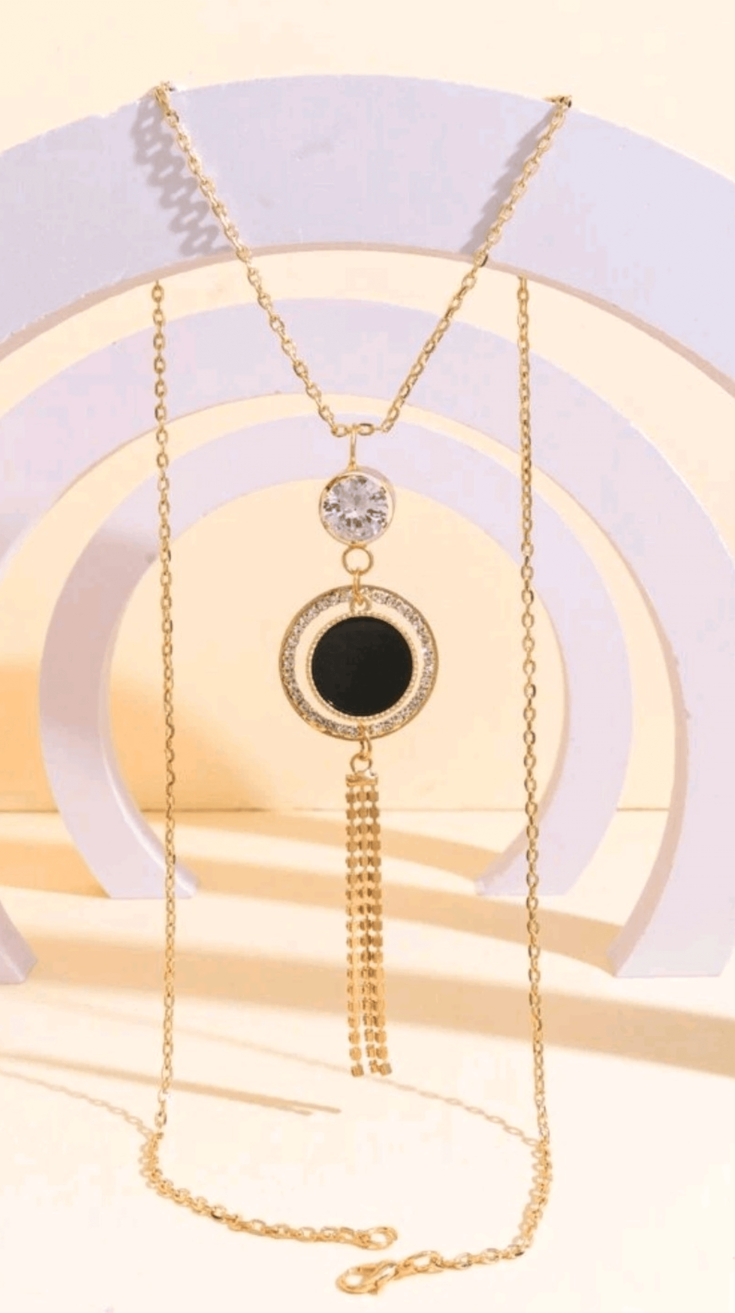 Black & Gold Round Rhinestone Pendant JU0408