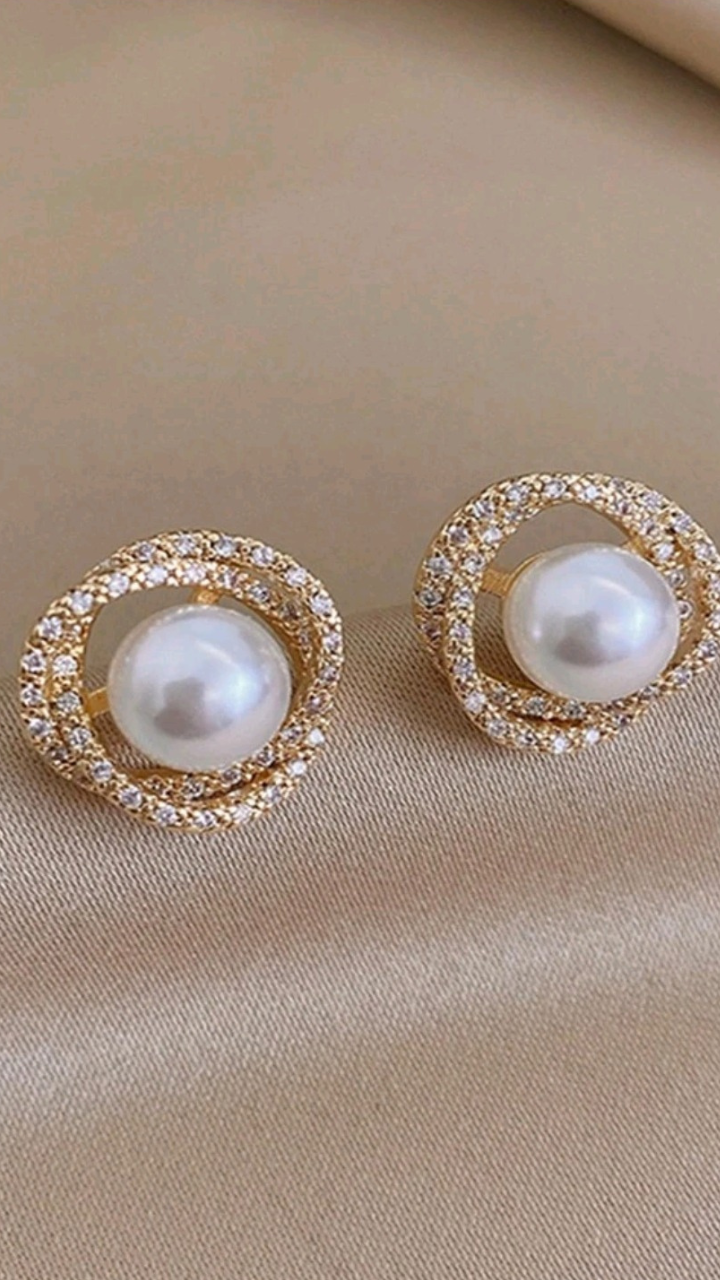 Gold & Pearl Round Earrings Earrings JU0298
