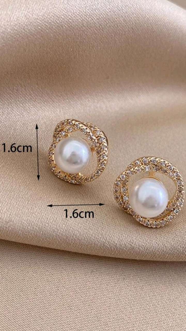 Gold & Pearl Round Earrings Earrings JU0298